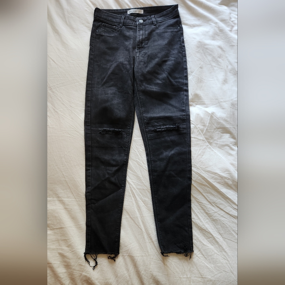Zara Women's Charcoal Distressed Skinny Jeans